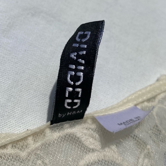 Off white woman’s DIVIDED by H&M lace sheer peasant top size 10 - Picture 2 of 8